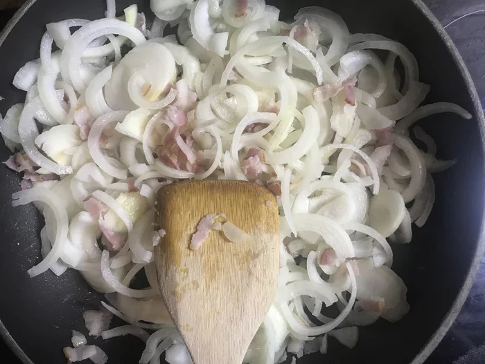 Шарлотка с беконом и луком - мужской вариант грамм, тесто, перца, Добавьте, терке, чайной, минут, перец, бекон, следующий, яйцами, ложки, мускатного, теста, начинку, сделать, добавил, шарлотку, распределим, рынке