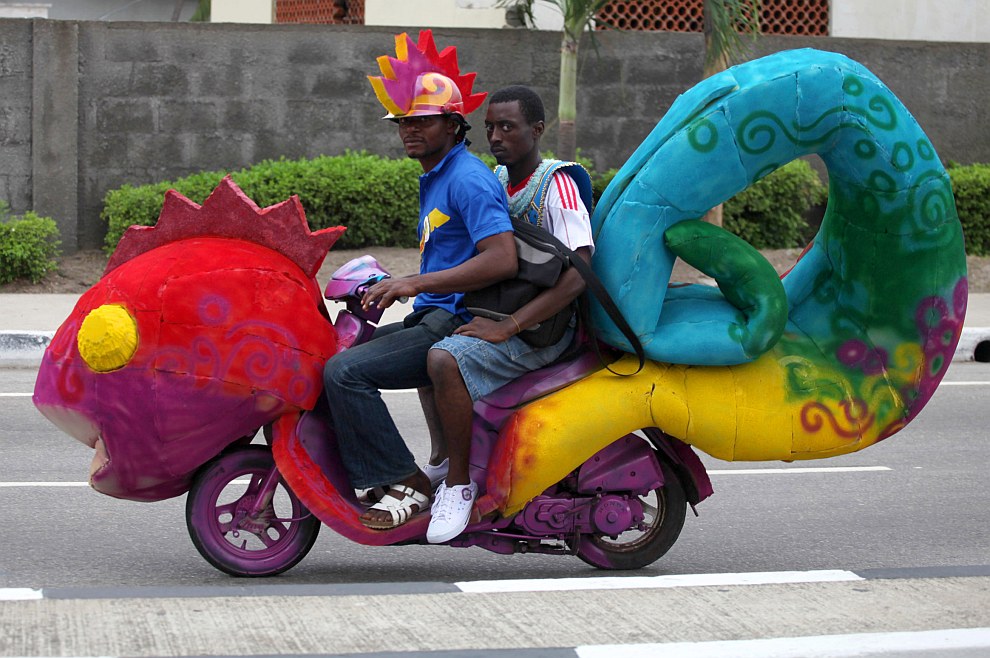 Карнавальный мотоцикл в Лагосе, Нигерия