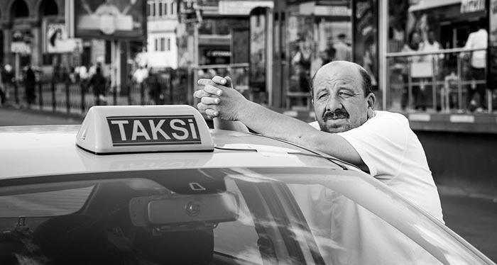 Таксист в Турции.
