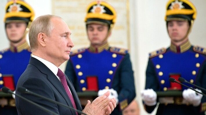 Традиция праздника - вручение президентом РФ в Кремле наград