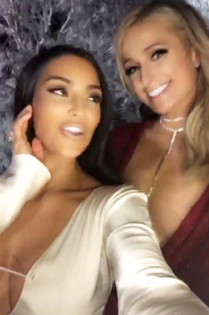 Катание на санках и танцы до утра: сестры Кардашьян-Дженнер отметили Рождество вместе с Джей Ло и Пэрис Хилтон новости