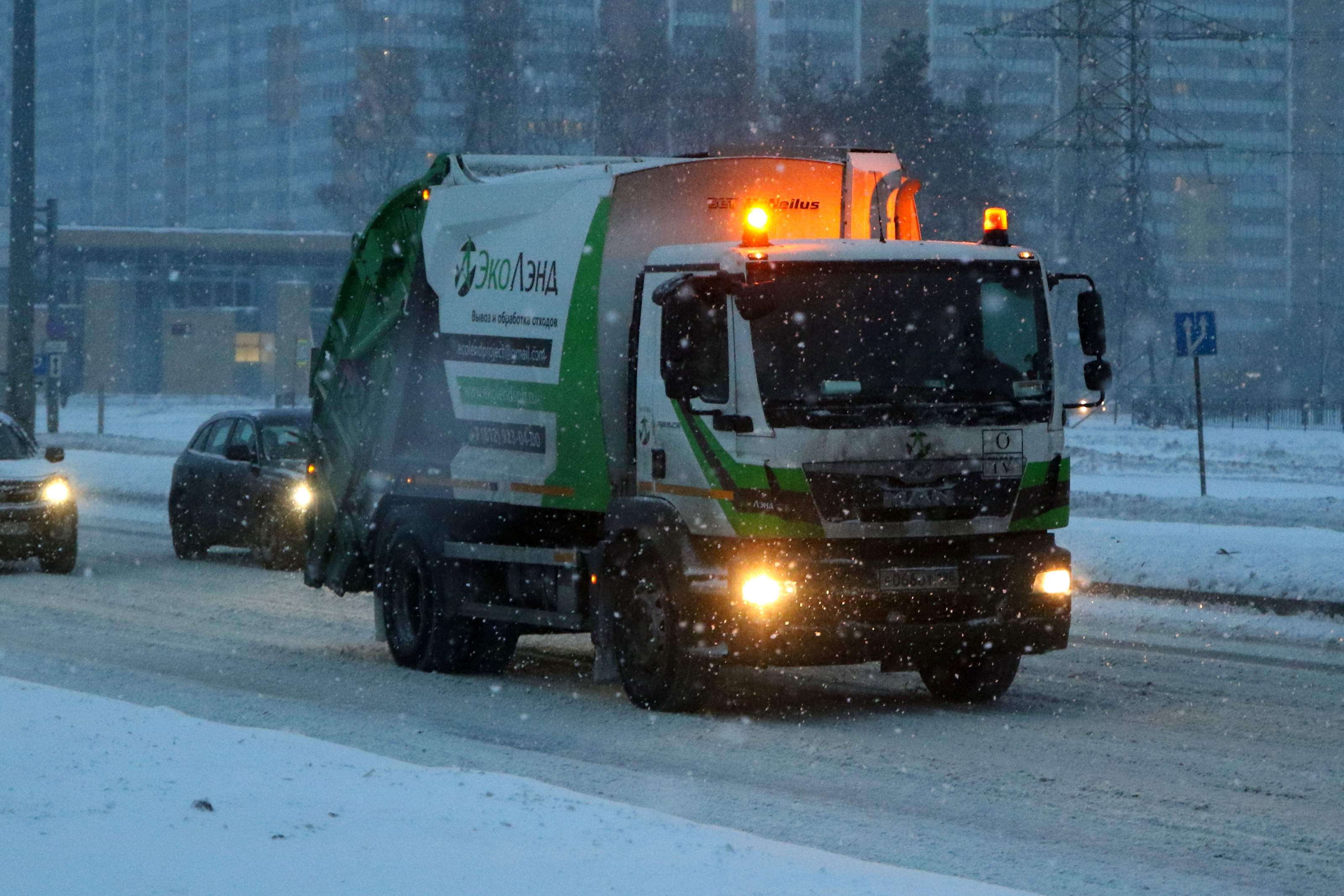 В центре Москвы женщину насмерть сбил мусоровоз