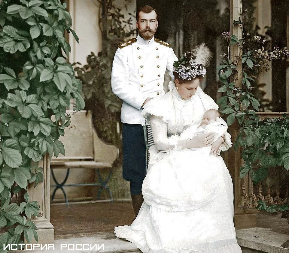 С новорожденной княжной Ольгой (1895 г.)
