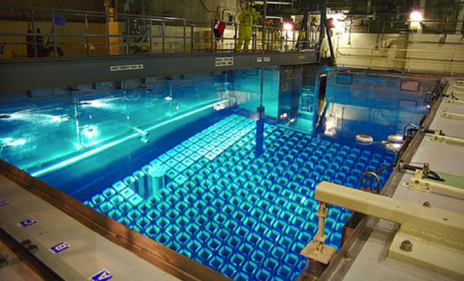 Физик ставил эксперимент с разгоном частиц и понял, что в воде они движутся быстрее скорости света 