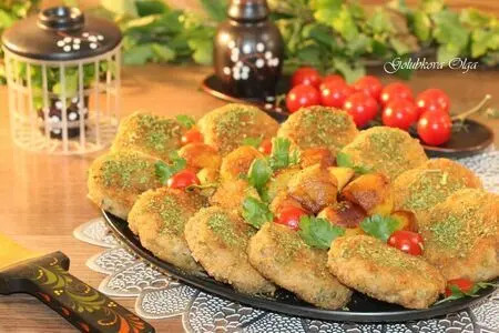 Фото к рецепту: Сочные, нежные котлеты с добавлением картофеля