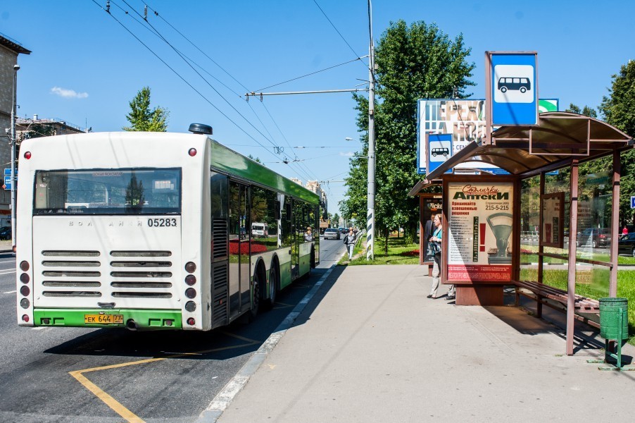 Картинки автобус на остановке