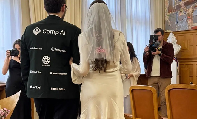 Парень продал рекламу на костюме для своей свадьбы, а потом посчитал сколько заработал - свежие новости на Toplenta