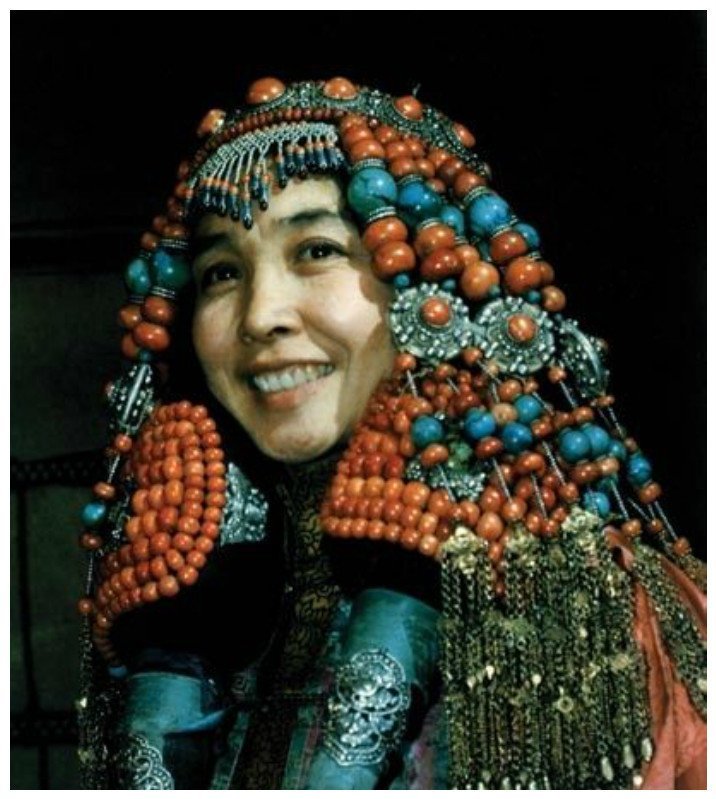 Монголия. Очень сложный головной убор женщины, красота, невероятное, традиционный костюм, украшения, фото