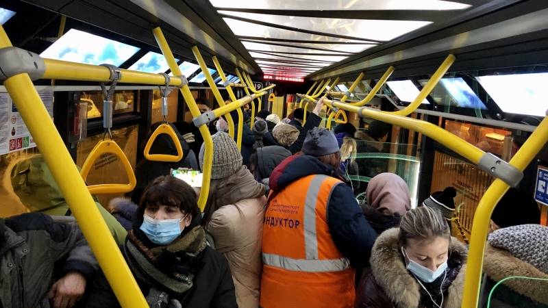 Миллион за третьего ребенка в Приморье и конфликт в автобусе Екатеринбурга: главные новости регионов