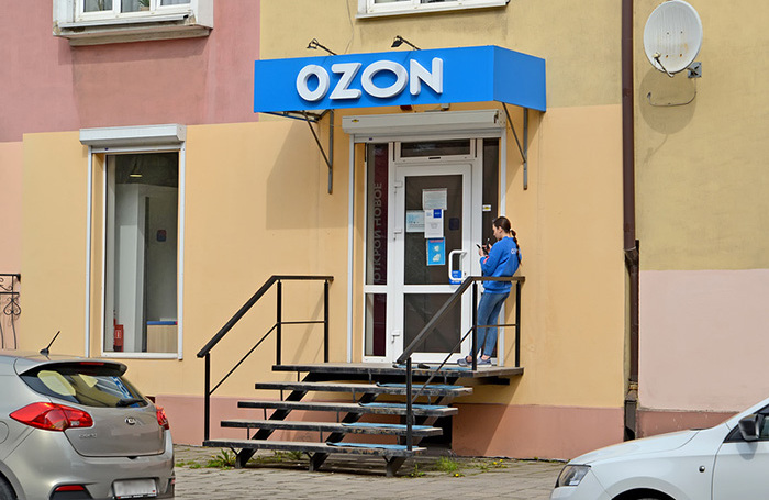 Пачка коржей вместо дорогих запчастей: продавцы Ozon жалуются на подмены при возврате