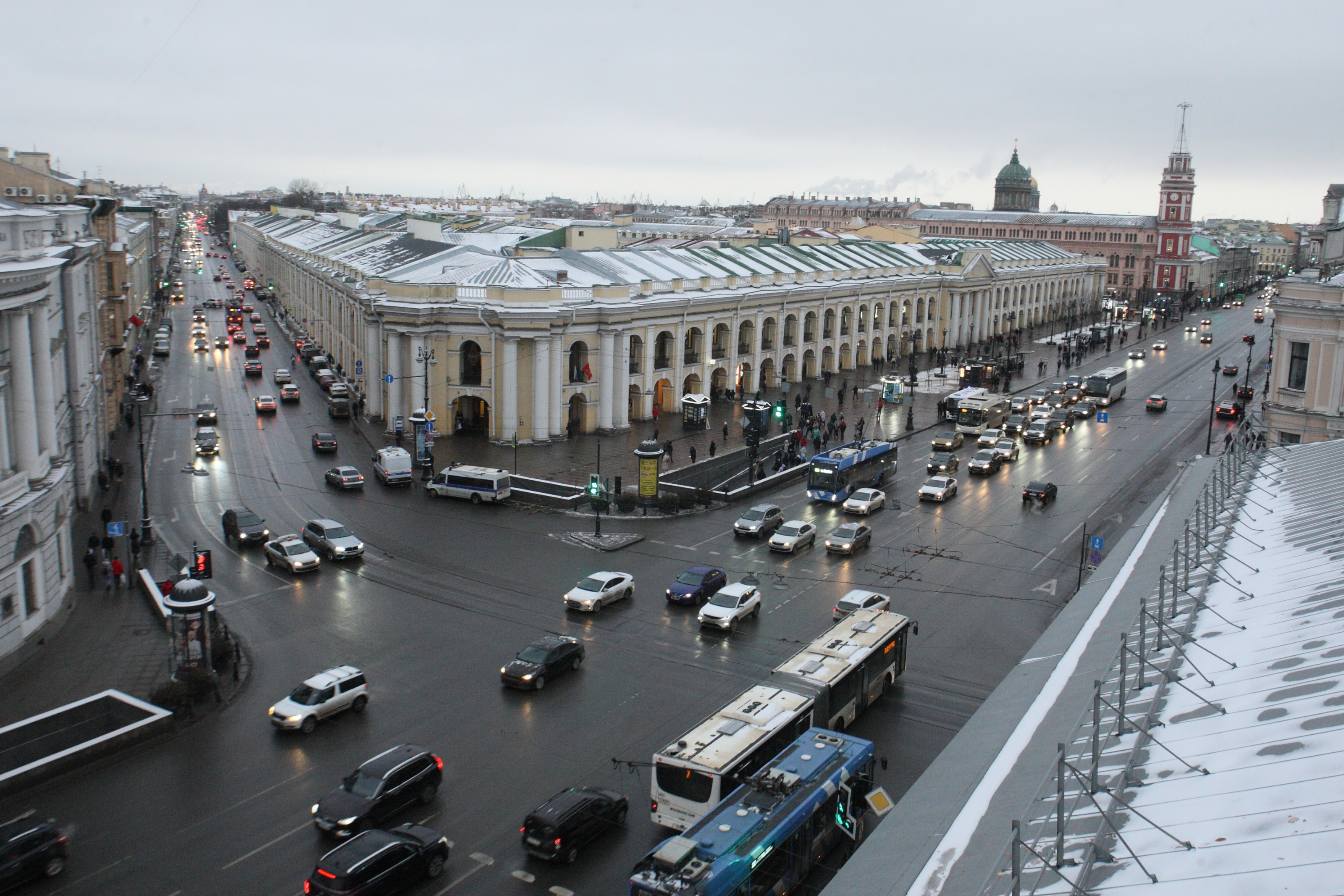 Звенящая тишина на Думской улице: главное питейное место в Петербурге закрылось