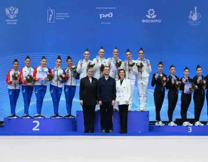 Алина Кабаева появилась на турнире по гимнастике в элегантных образах