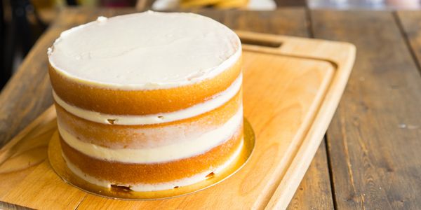 Торт из готовых вафельных коржей со сгущёнкой и сметаной - рецепт с фото