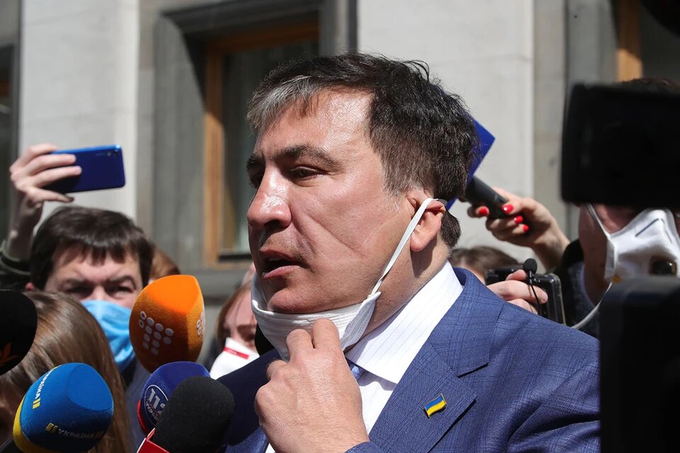Саакашвили спел песню в суде Тбилиси