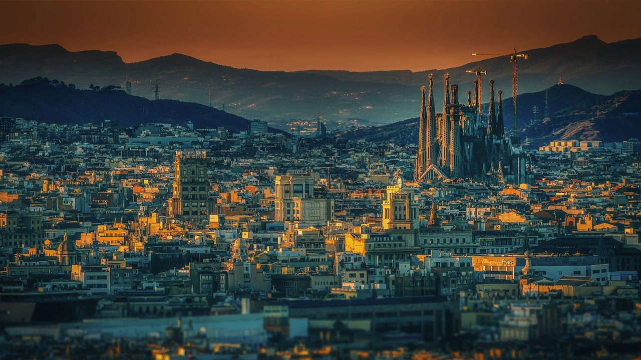 Правительство Испании приняло решение выслать около 25 российских дипломатов