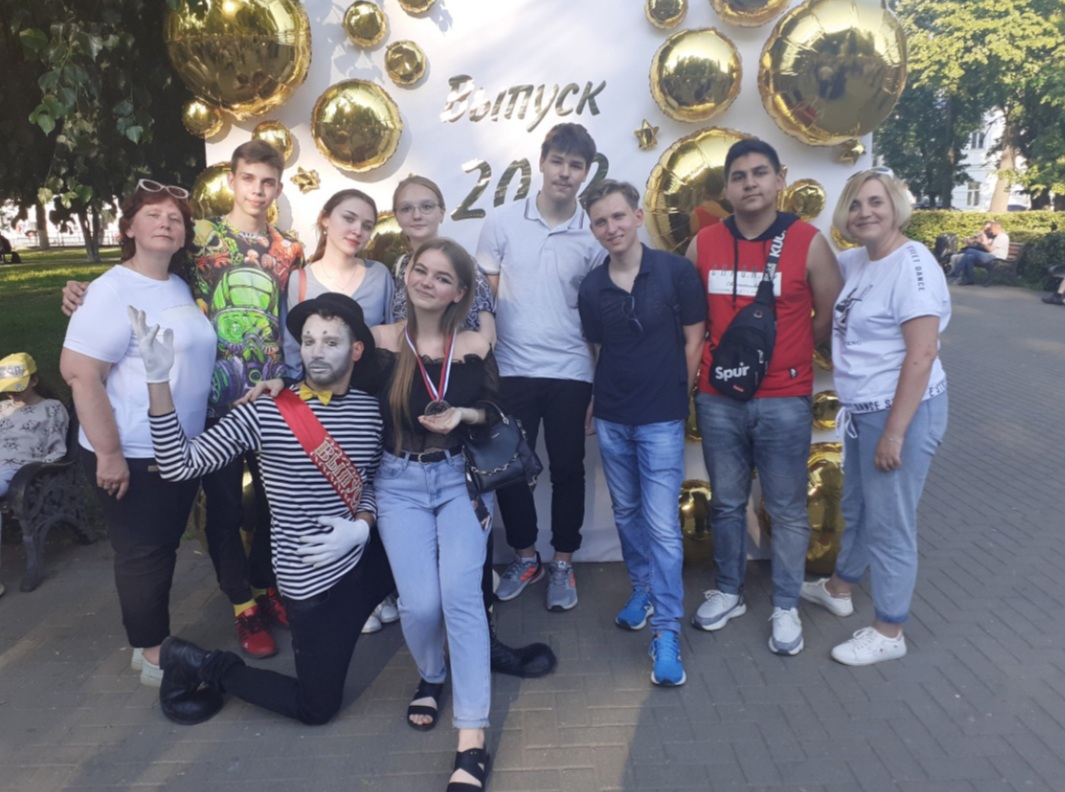 Выпускники из города Бологое побывали на празднике «Под парусом Петра»