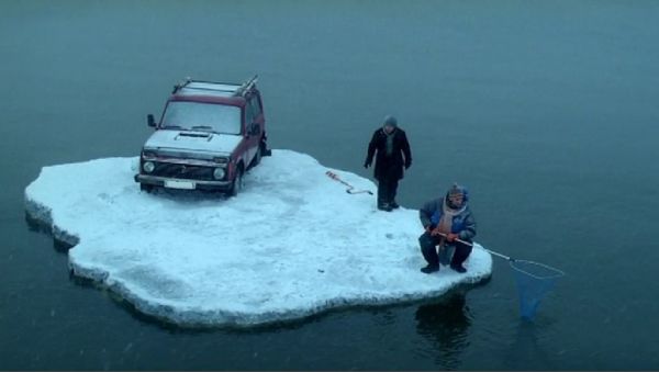 12 фото, демонстрирующих, что на зимнюю рыбалку лучше ходить пешком