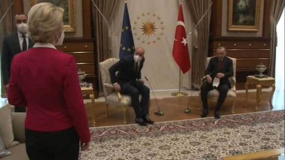 Главе Еврокомиссии не хватило стула на встрече у Эрдогана (ФОТО, ВИДЕО) | Русская весна