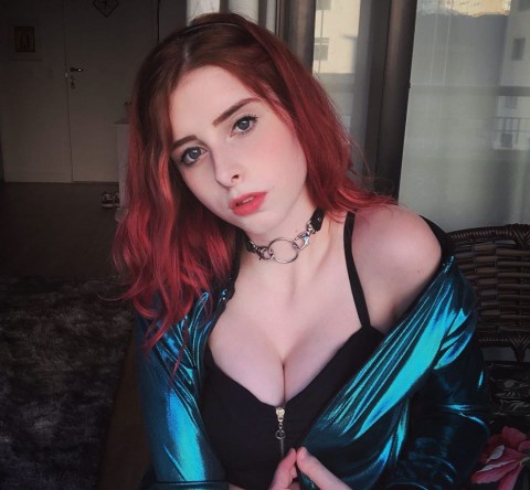 Девушка-стример назвала всех мужчин «мусором». За это Razer прекратила с ней сотрудничать игроки,Игры,киберспорт