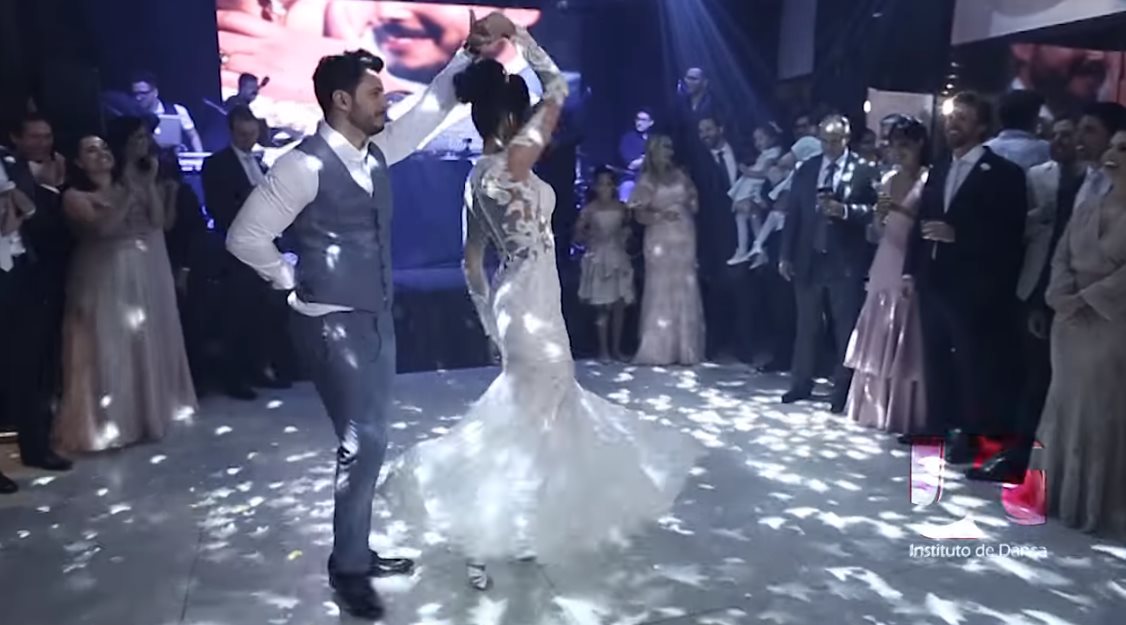 Потрясающий свадебный танец, который покажет, что такое чистая страсть!