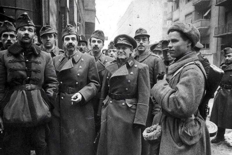 75 лет назад советские войска взяли штурмом Будапешт 75 лет назад советские войска взяли штурмом Будапешт войска, Будапешта, Венгрии, фронта, города, Будапешт, Будапеште, противника, группировки, окружения, Советские, операции, войск, Украинского, армии, вермахта, наступление, венгерские, декабря, правительство