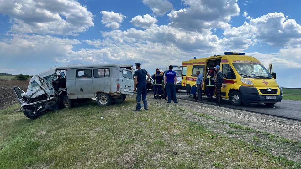 Один человек погиб и семь пострадали в ДТП под Саратовом