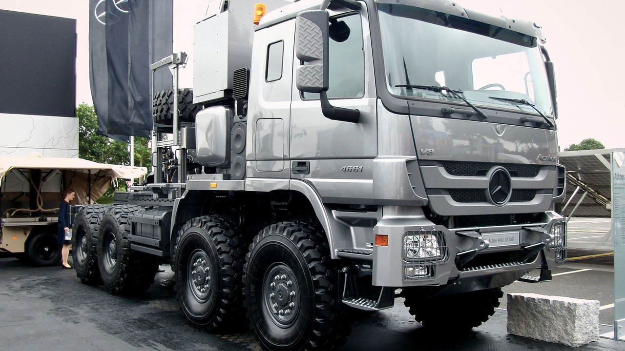 Ман 6х6. Mercedes Benz Actros 8x8. Mercedes Actros шасси 3346 6х6. Mercedes Actros 8x8 вездеход. Mercedes Benz Actros 6x6.