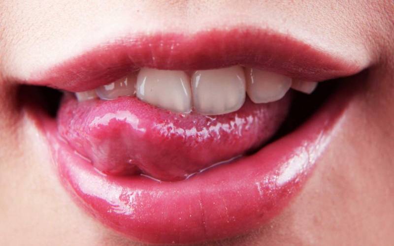 Прыщи на корне языка: причины и методы лечения