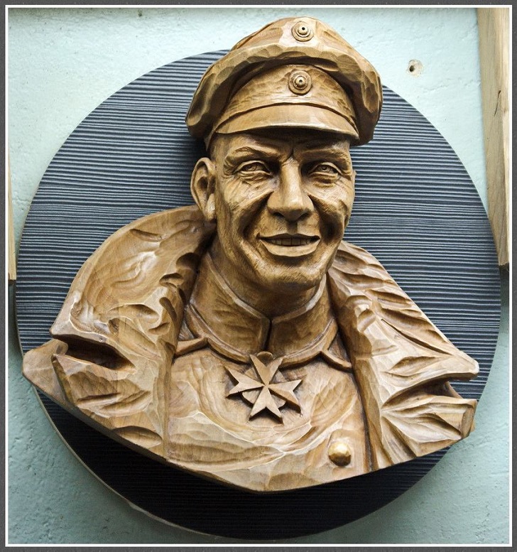 Вырезать всех: работы Андрея Сагалова 