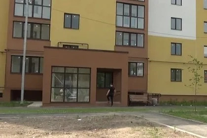В российском городе жителей аварийного дома переселили в недострой