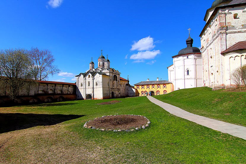 Кирилло-Белозерский монастырь в России