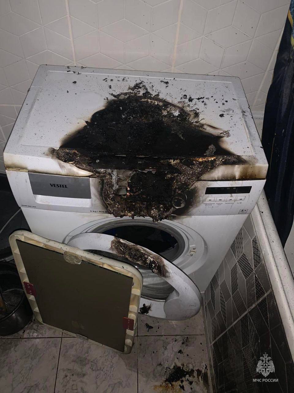 В челябинской квартире с тремя малолетними детьми вспыхнула стиральная машина