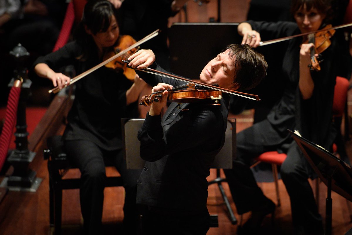 Скрипач в метро джошуа белл. В метро на скрипке джошуа белл. Джошуа белл. Джошуа белл – скрипач-виртуоз. Скрипач играет в метро.