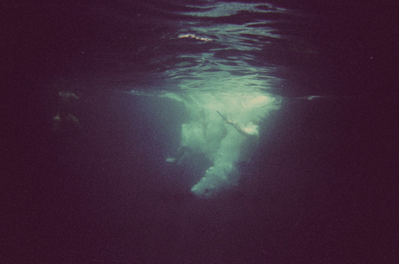 Она мой океан. Тону в тебе. Лишь в тебе я тону. Лишь в тебе я тону. Ты мой океан и мое море.