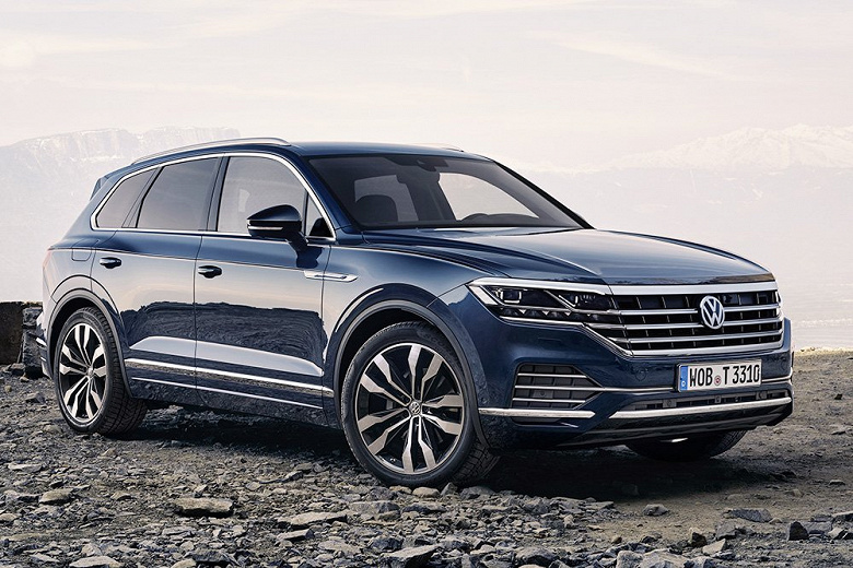Как подорожали популярные в России кроссоверы за 10 лет? Volkswagen Touareg — почти в 4 раза, Hyundai Santa Fe — в 3,7 раза, Toyota RAV4 — в 3,5 раза