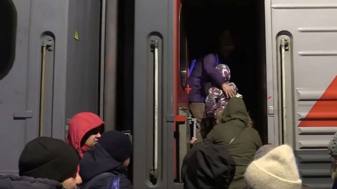 Минобороны: 15 тыс. человек эвакуированы за сутки из опасных районов спецоперации