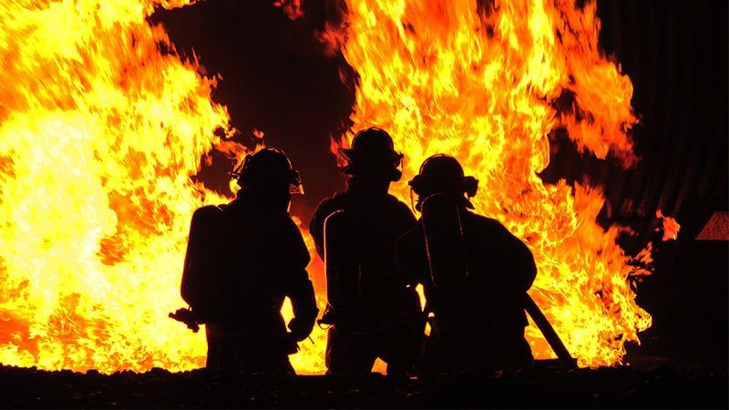 В Поморье два человека сгорели в деревянном доме