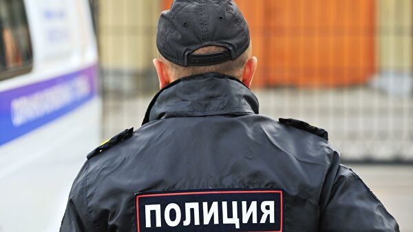 В Красноярске мужчина устроил "бой с лифтом" и совершил ДТП во дворе дома