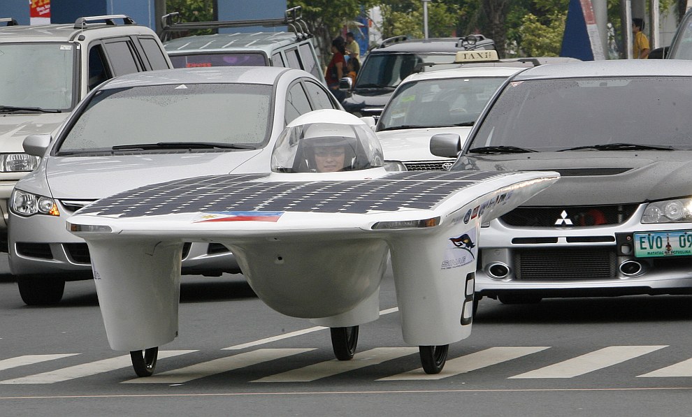 Студент из Филиппин построил автомобиль на солнечных батареях