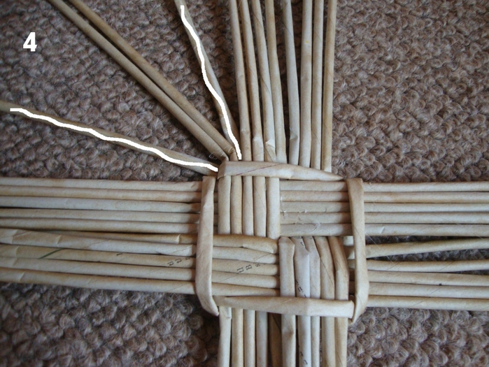 Плетение из газет - объёмная вазочка для фруктов плетение из газет