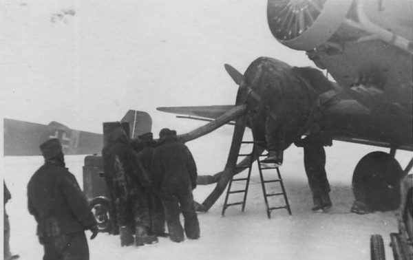 8 км в Питомник: преодолеть это расстояние пытались все, и рядовые, и генералы, и раненые, калеки, и здоровые... 8 км в Питомник: преодолеть это расстояние пытались все, и рядовые, и генералы, и раненые, калеки, и здоровые... Война и мир