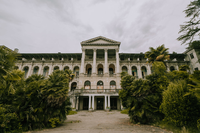 Заброшенный санаторий в Сочи, или как оказаться в Джуманджи Заброшенный санаторий в Сочи, или как оказаться в Джуманджи Россия,туризм