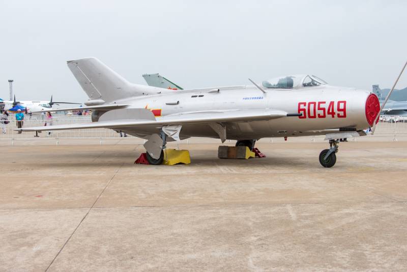 Беспилотники военного назначения, созданные на базе снятых с вооружения самолетов Беспилотники военного назначения, созданные на базе снятых с вооружения самолетов оружие