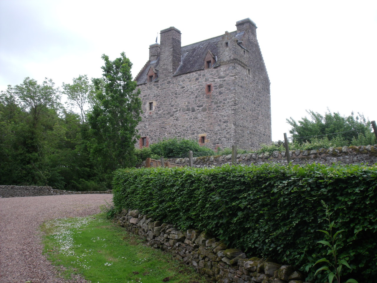 Tower de. БОУХИЛЛ замок. Замок Килки. Замок Килки в Ирландии фото. Замок где живет ветер.