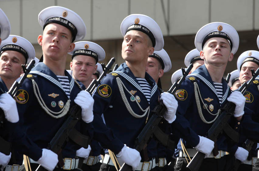 Солдат матрос. Балтийский флот ВМФ. Форма ВМФ Балтийского флота. Экипаж крейсера Москва. Матрос РФ Балтийский флот.