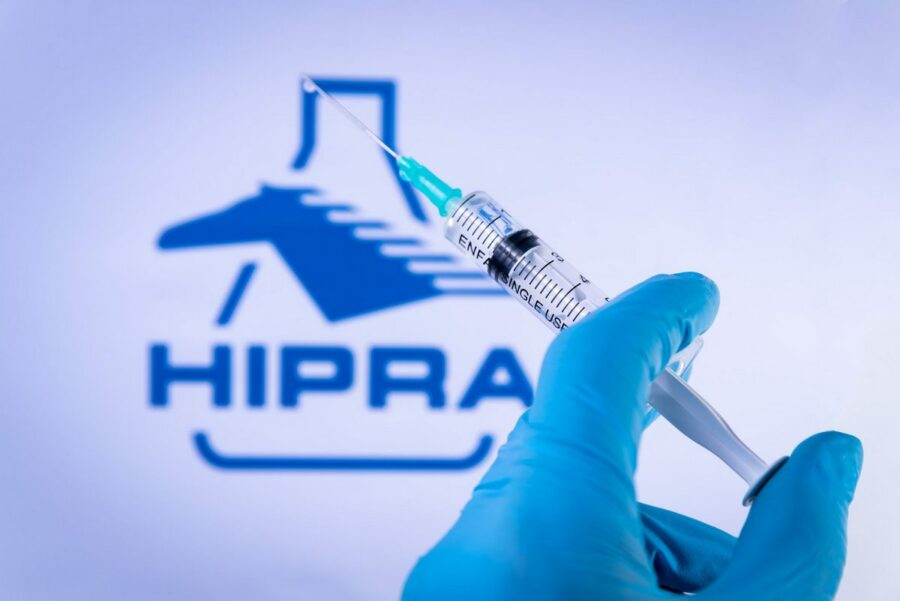 Еврокомиссия закупает 250 млн доз вакцины против COVID-19 от испанкой компании Hipra