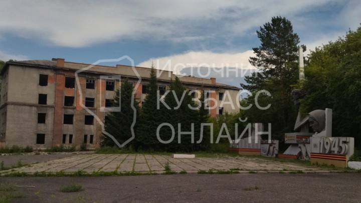 Заброшенное здание возле мемориального комплекса возмутило жителей Кузбасса
