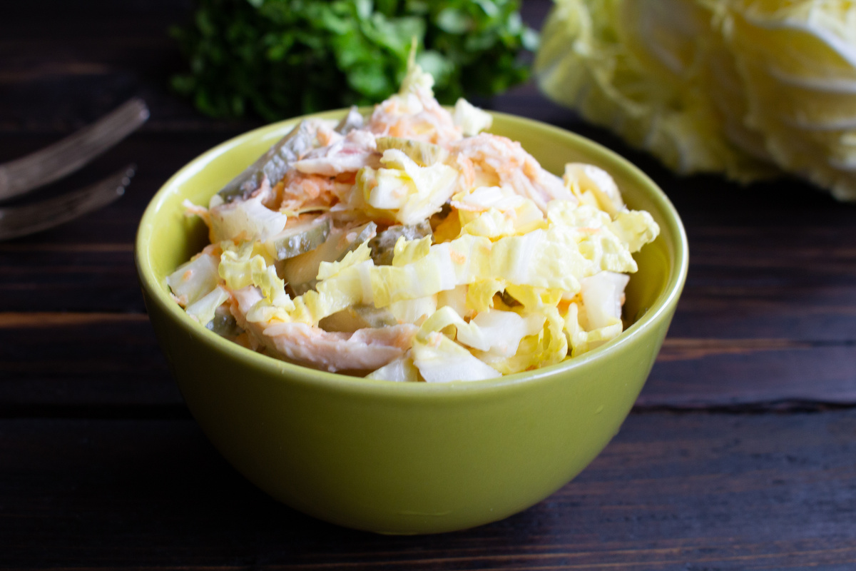 Салат с пекинской капустой, вареной курицей и овощами Салат с пекинской капустой, вареной курицей и овощами можно, нарежем, салат, куриного, приготовления, салатов, добавить, брусочкамиКусочек, кружочками, полукружочками, огурцы, крупноМаринованные, капусту, нарежьте, нарезанные, ингредиенты, произвольно, крупно, любите, полосками