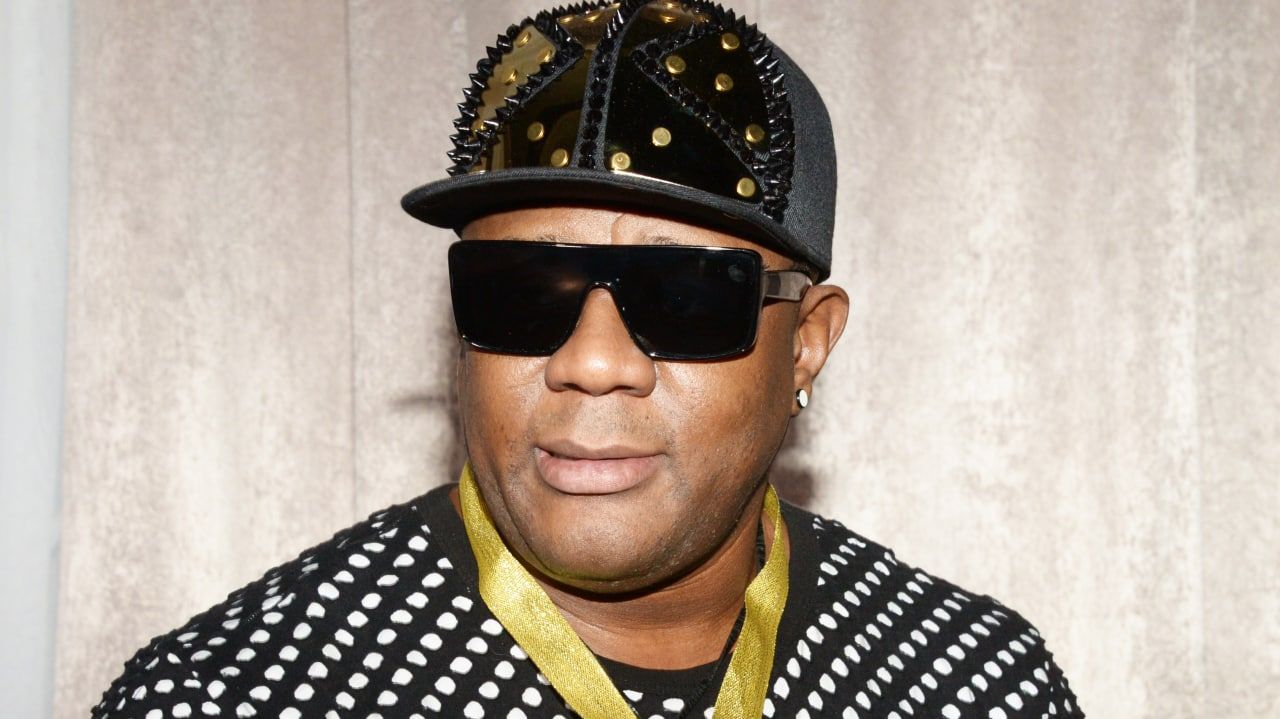 Покойный Пьер Нарцисс навещает бывшую супругу в эротических снах