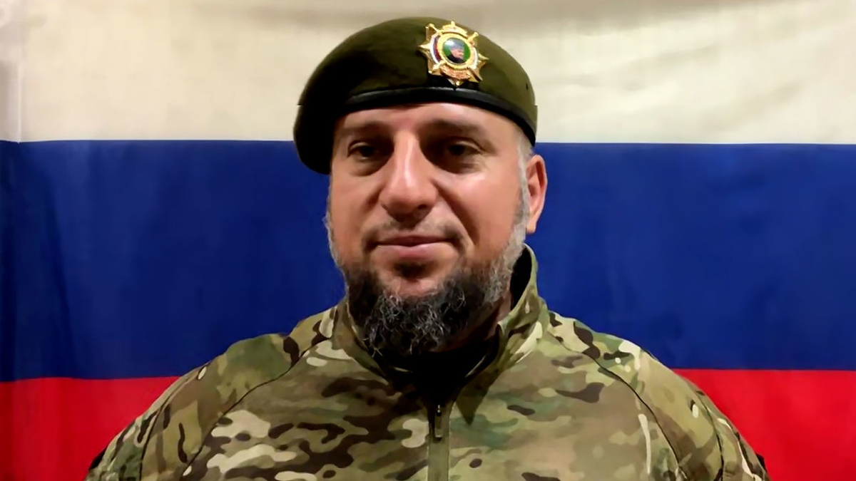 Апти Алаудинов, командир чеченского добровольческого отряда "Ахмат", ныне один из самых известных чеченцев в стране. Но кто же он?-6